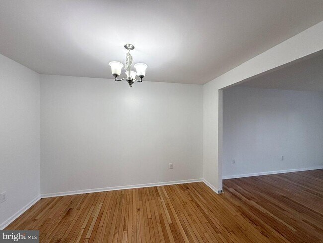 Building Photo - 606 Cooper Landing Rd