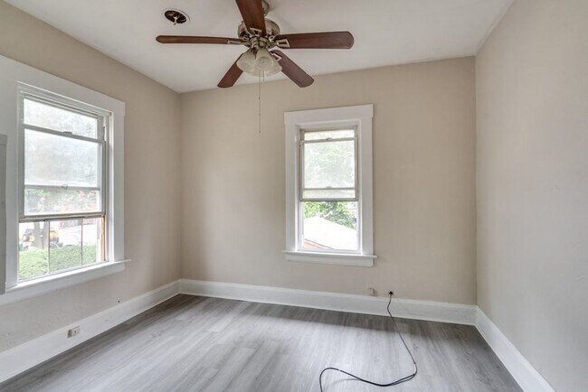 Building Photo - 2118 Denison Ave