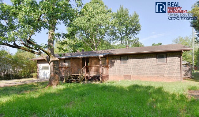 Building Photo - All brick 3BD home PLUS bonus room & back deck, half mile to MTSU!