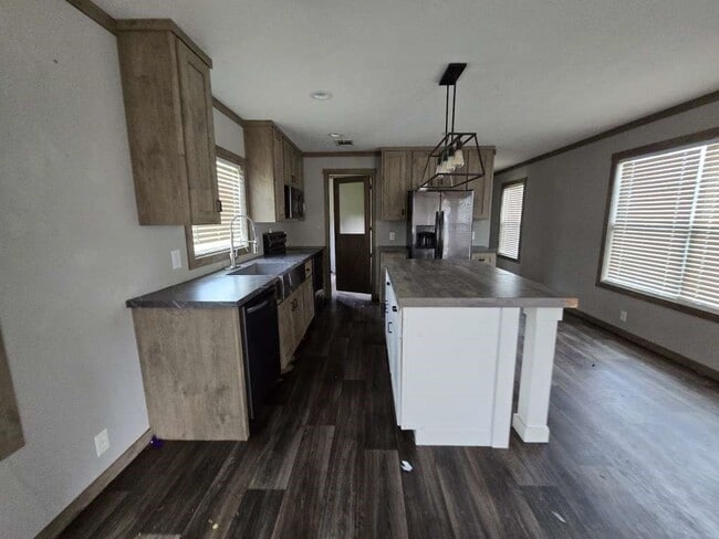 Building Photo - 95 Pine Ridge Dr