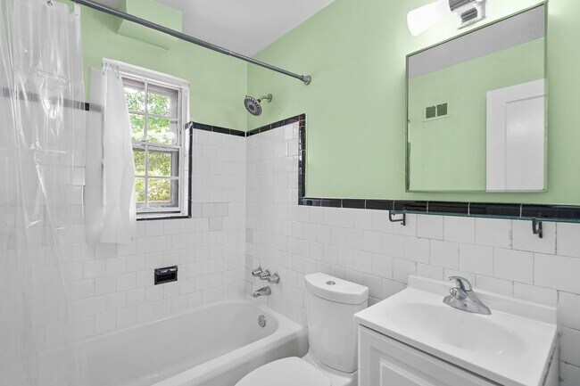 Building Photo - 2 Bed 1 Bath - Takoma Park Cottage- Large ...