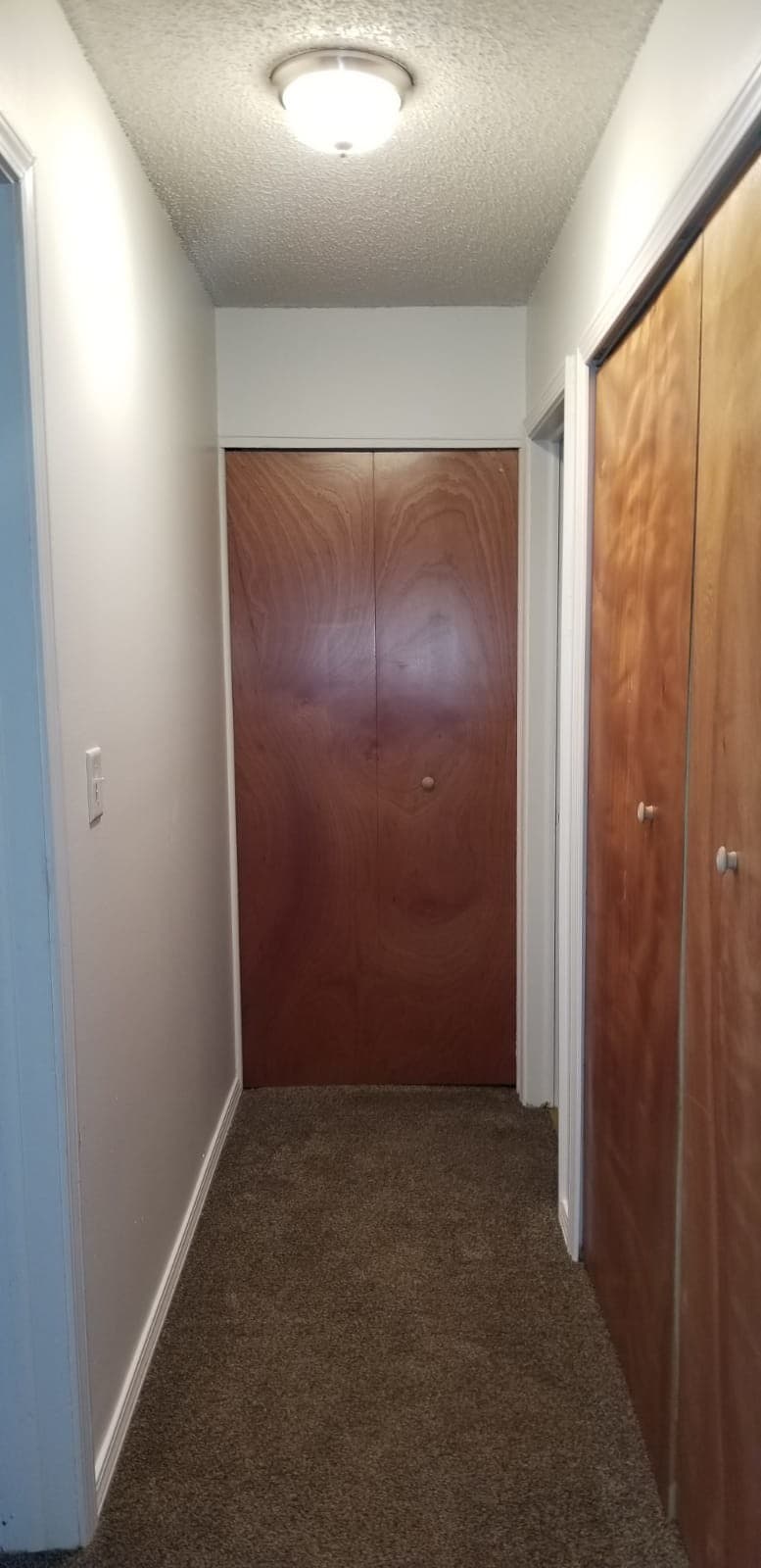 Hallway / Linen Closet - 16810 Lahser Rd