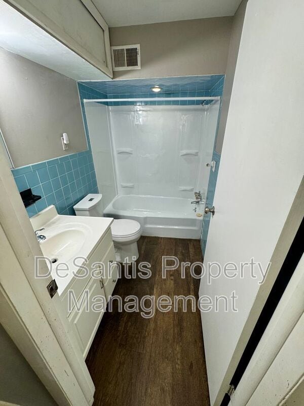 Building Photo - 542 5th Ave