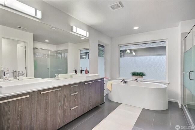 Building Photo - 23376 Luna Ct