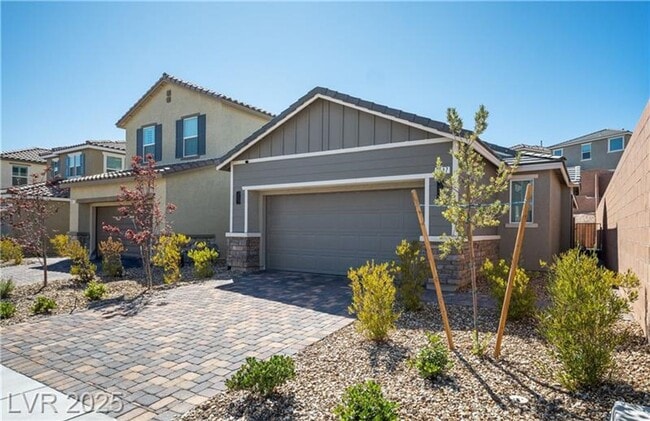 Building Photo - Single Story 3 bedroom, 2 bath home in the...