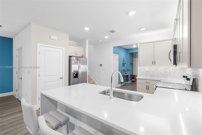 Building Photo - 110 SW 171st Wy