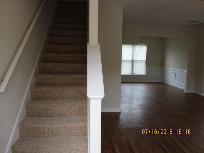 Building Photo - 159 Chapel Lake S