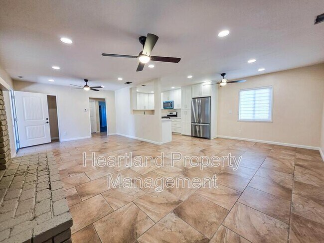 Building Photo - 640 Claydelle Ave