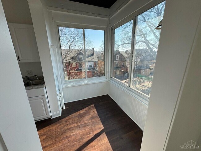 Building Photo - 2218 Highland Ave