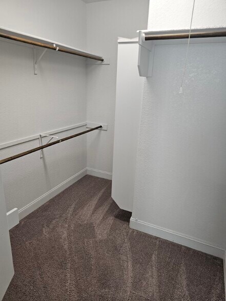 Building Photo - 9511 Bricewood Oak