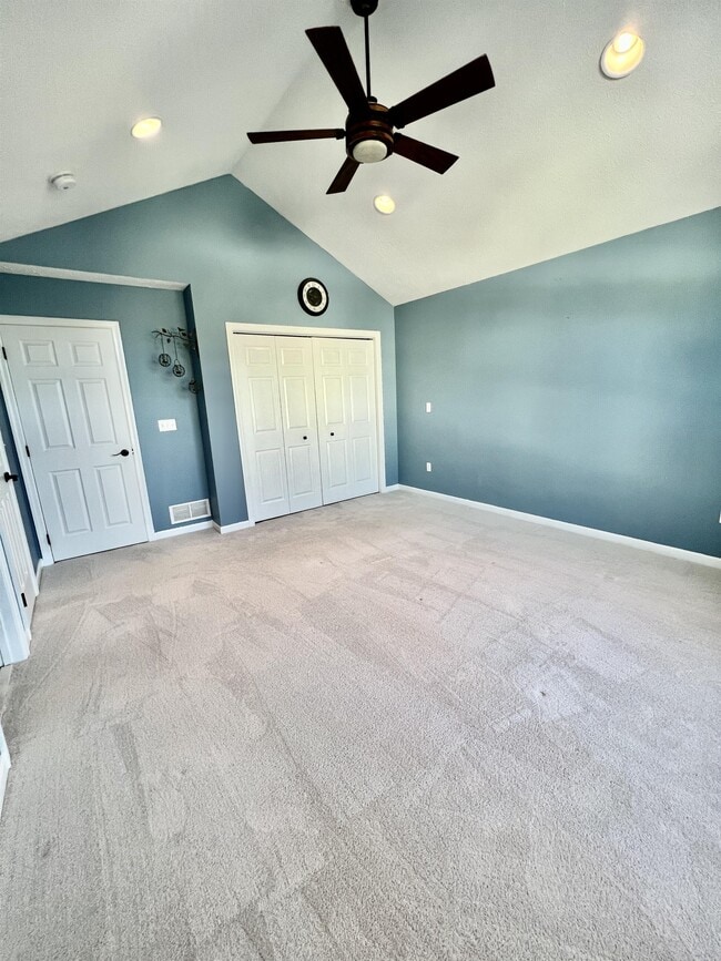 Building Photo - 229 Palisades Dr