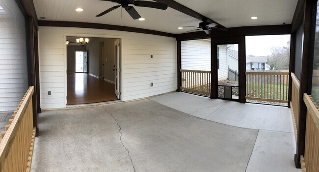 Building Photo - 5616 Jamaica Ln