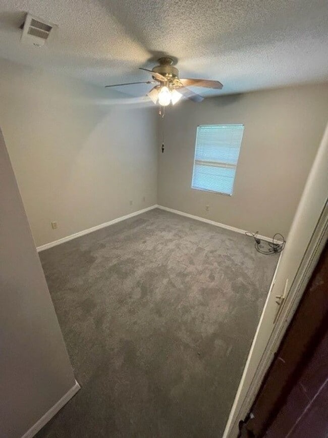 Building Photo - 356 Pipit St NE