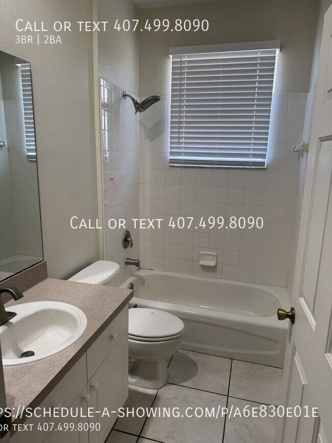 Building Photo - 13500 Biscayne Dr