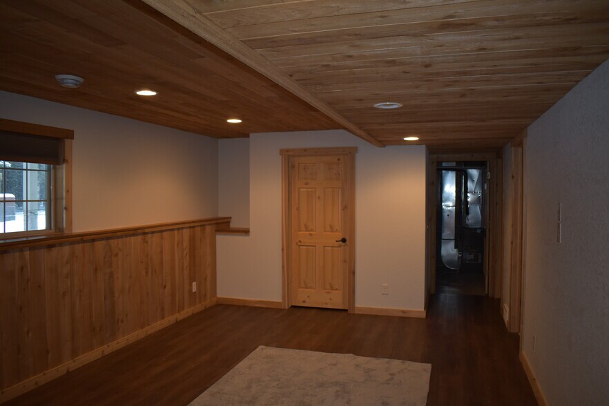 Building Photo - 6587 Rolling Hills Dr