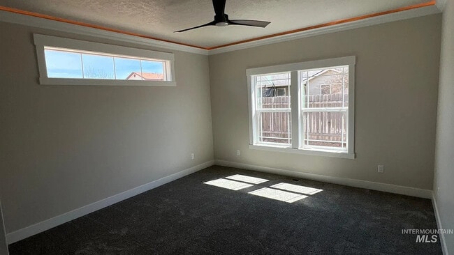 Building Photo - 1105 SW Camille Dr
