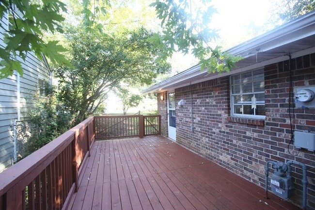 Building Photo - 322 Nelms Ave NE