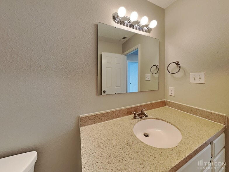 Building Photo - 2279 Westmere Dr