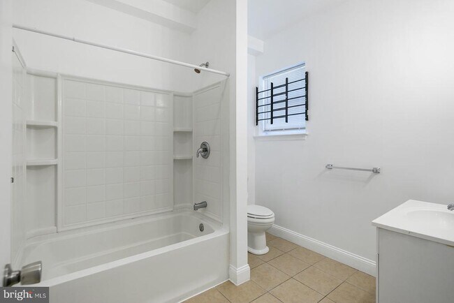 Building Photo - 1940 N Gratz St