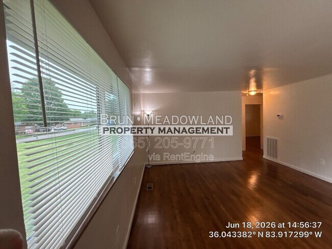 Building Photo - 3813 Woodlake Dr