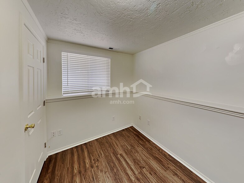 Building Photo - 923 Canfield Dr