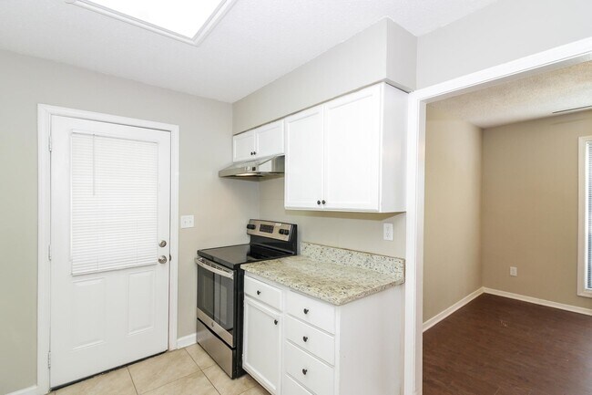 Building Photo - 6625 Santaolina Dr