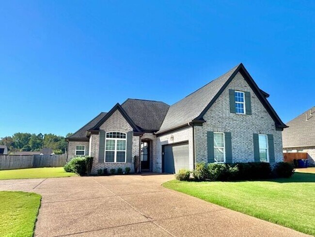 Primary Photo - Now Leasing A Spacious 4 Bedroom 2 Bath Ho...