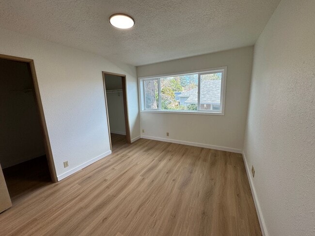 Building Photo - 1041/A/