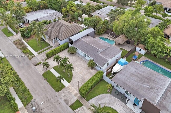 Building Photo - 1910 N Hibiscus Dr