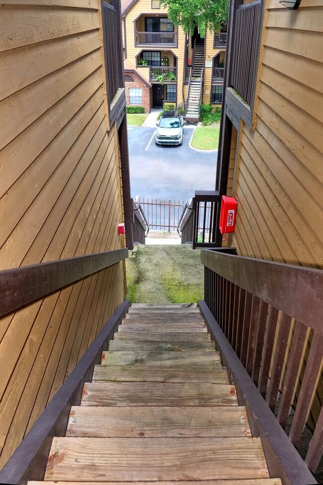 Building Photo - 1 bedroom 1 bath condo at Lakewood Park Co...