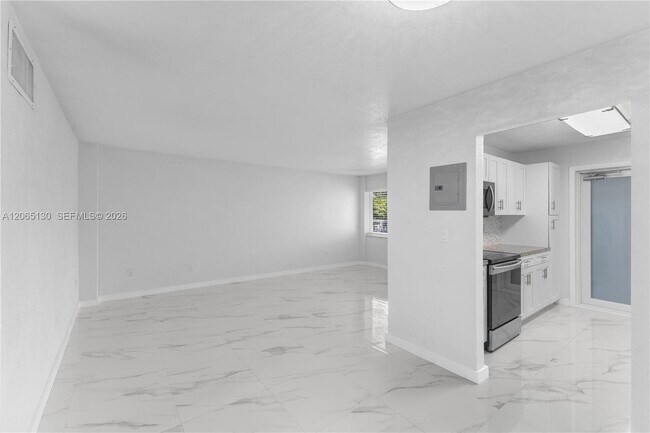 Building Photo - 1030 9th St