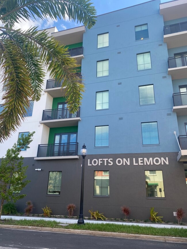 Primary Photo - Lofts on Lemon