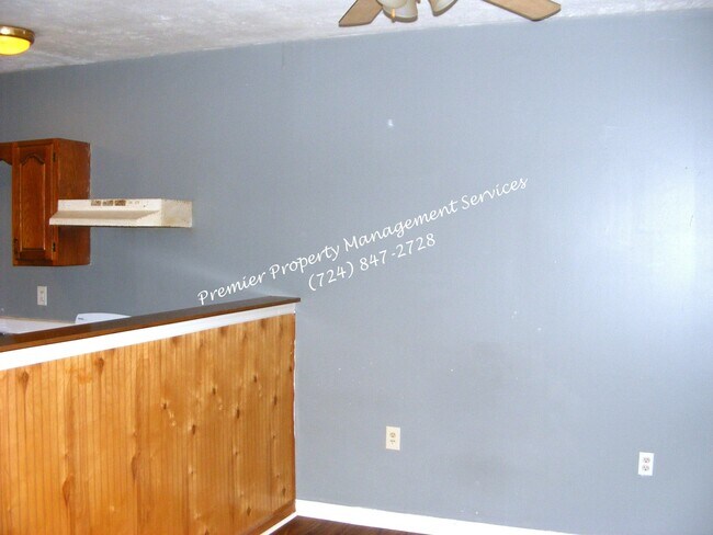 Building Photo - 699 Olive Ln