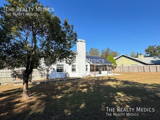 Building Photo - 2601 Bridle Dr