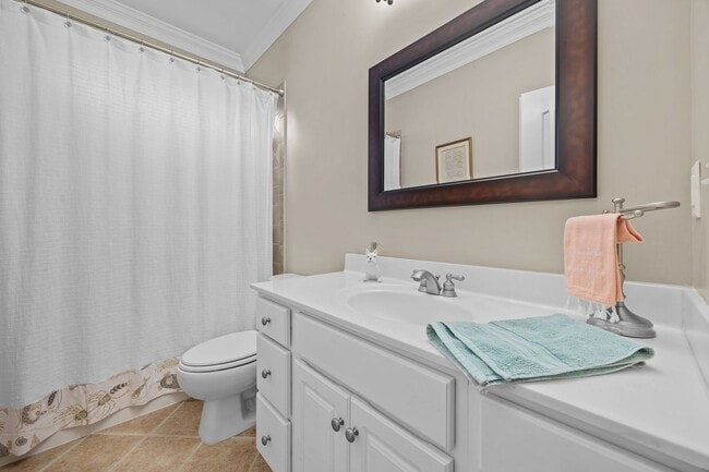 Building Photo - Spacious 4-Bedroom Home with Large Yard & ...