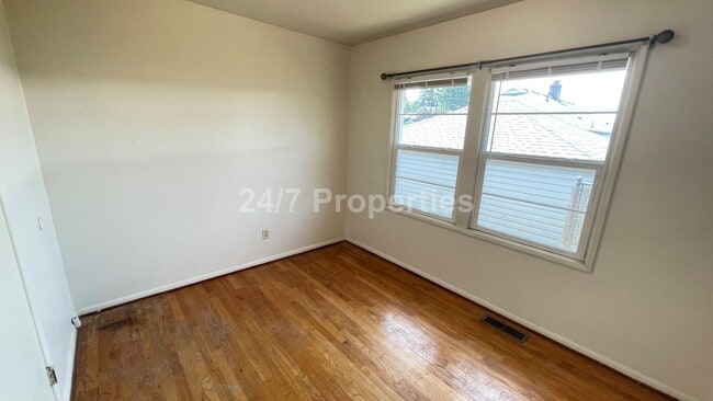 Building Photo - Cozy 2 BD | 1 BA Apartment w/ Full Basemen...