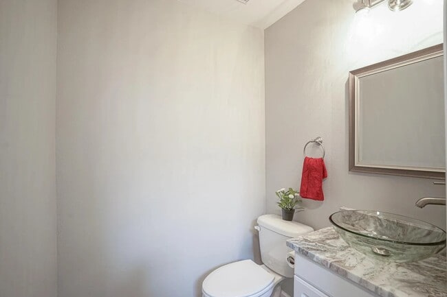 Building Photo - 224 Twin Lakes Ln