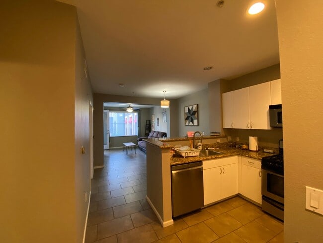Building Photo - Anaheim Stadium Lofts - 1 Bedroom