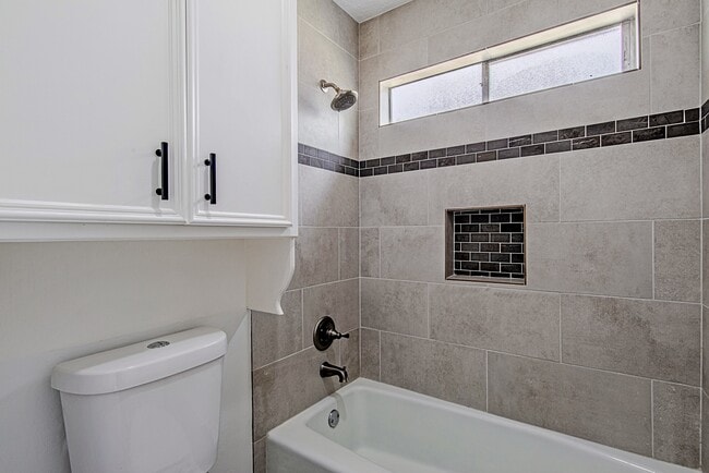 Building Photo - 3406 Forest Village Dr
