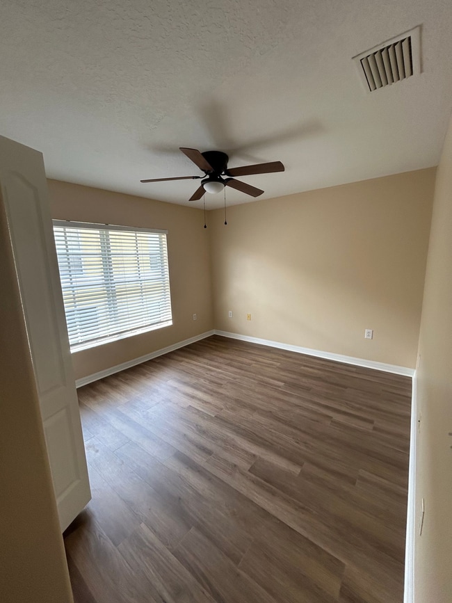 Building Photo - Townhome on Northside of Lakeland