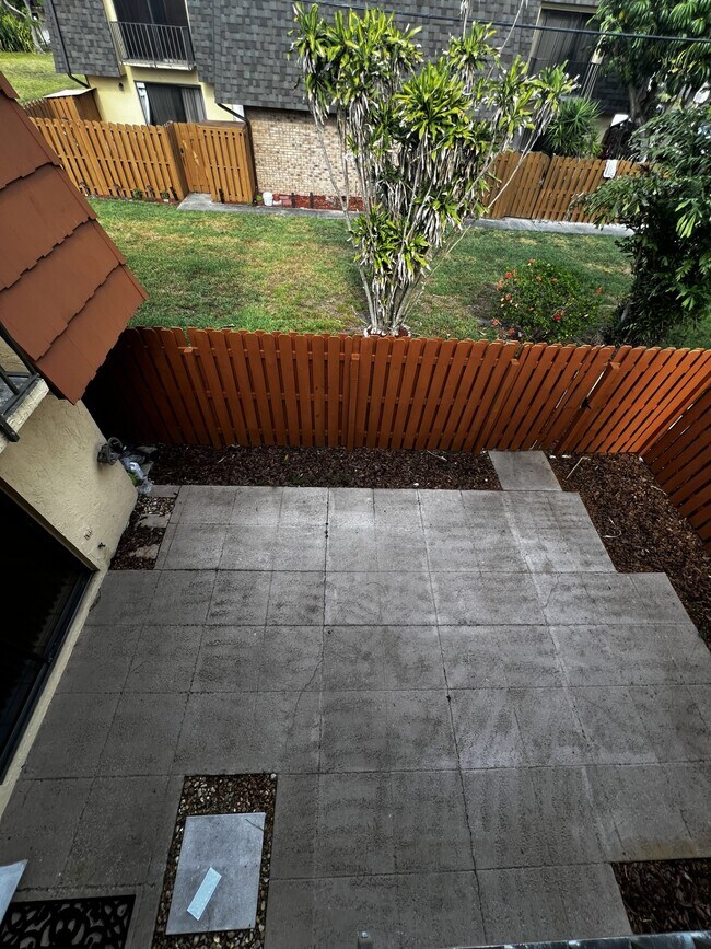 Building Photo - 1702 Park Meadows Dr