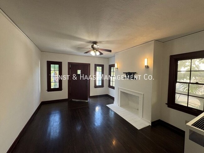 Building Photo - 528.5 N Kenmore Ave