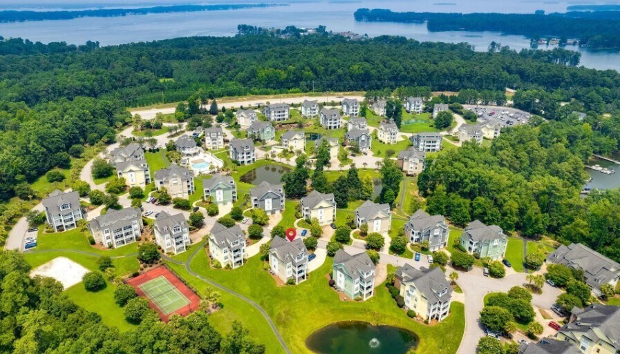 Best view with easy lake access - 144 Breezes Dr