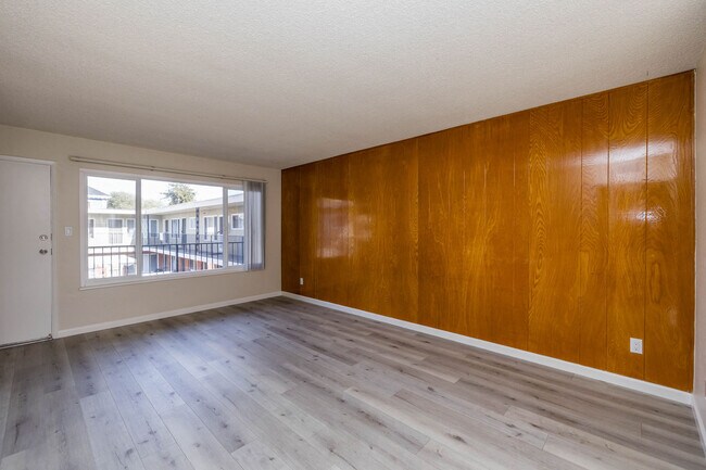Interior Photo - 276 Adams