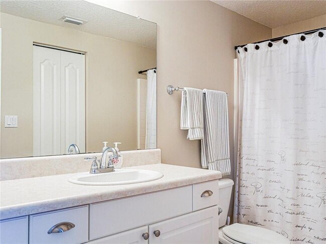 Building Photo - 5095 Fairways Cir