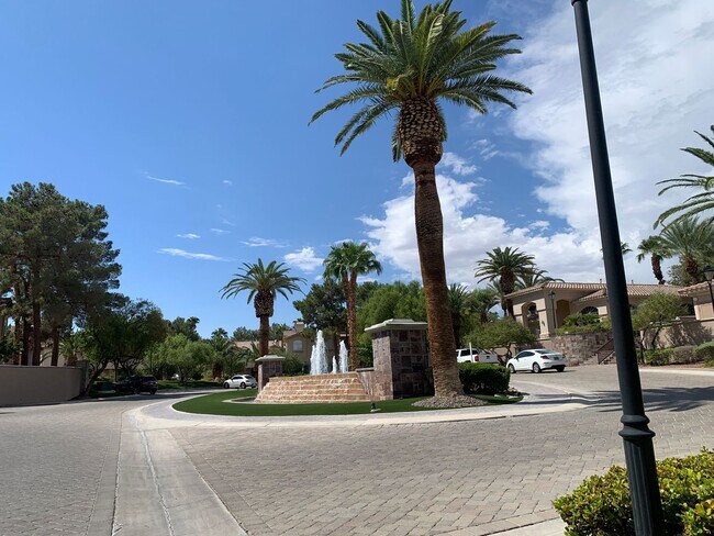 Building Photo - Lovely furnished Green Valley condo in Res...