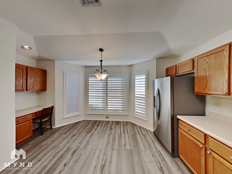 Building Photo - 4611 Echo Lake Dr