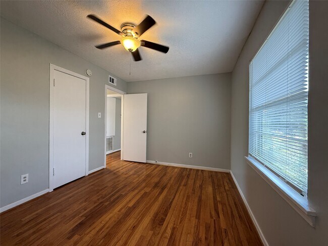 Building Photo - 1314 Heights Blvd