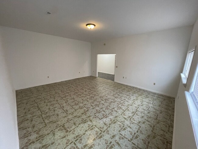 Building Photo - 18206 Shelbyville Rd