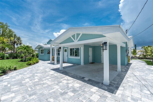Building Photo - 1265 Holiday Dr